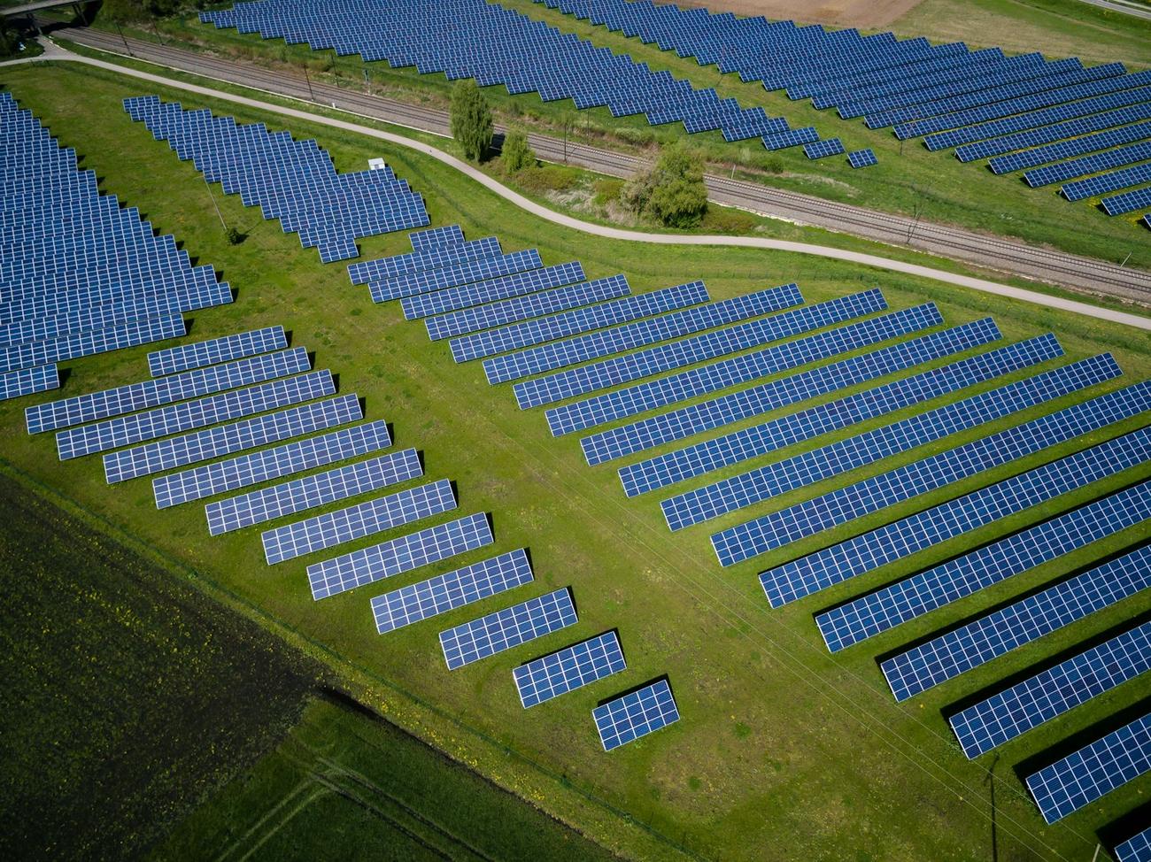 Vista aérea de usina solar
